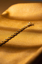 Riviera Knife-Edge Black Moissanite - 18k Gold
